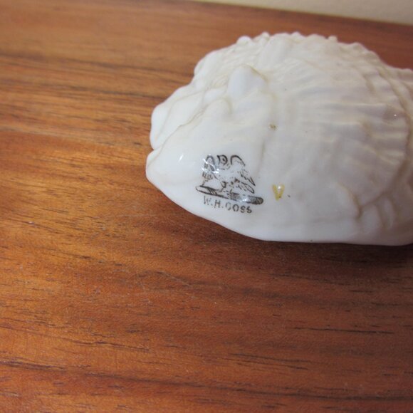 W.H. Goss crested heraldry china vintage Colchester oyster shell (GC054 Grace) - Picture 4 of 5